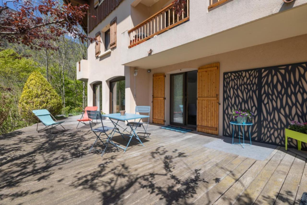 La Tour 74 Apartment Thones Exterior photo
